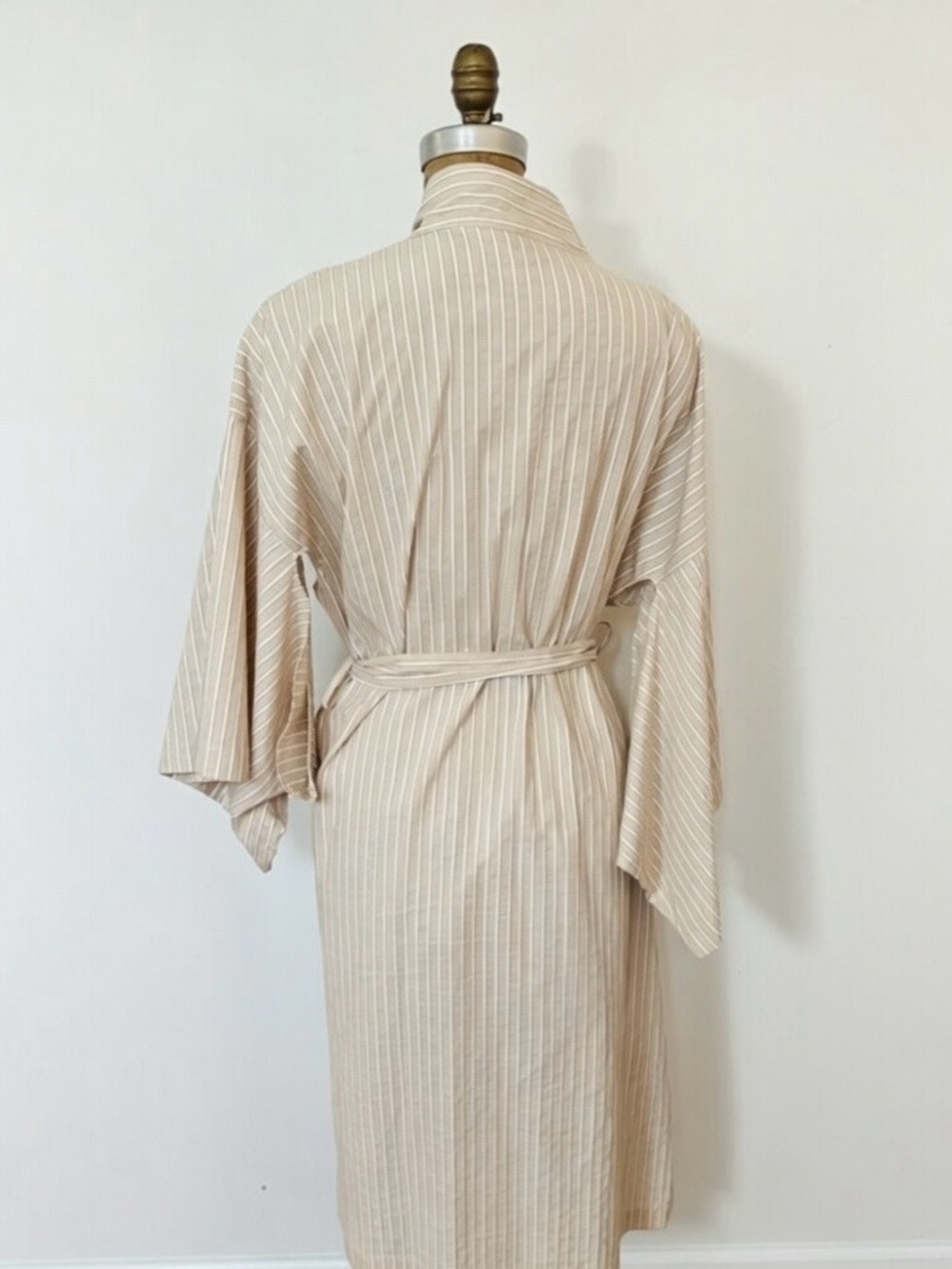 ELSE Light Beige Pinstripe Kimono Robe. - Picture 2 of 8